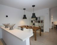 La salle Ã  manger avec bar Ã  petit-dÃ©jeuner