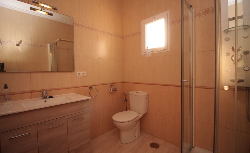 Bathroom ensuite.